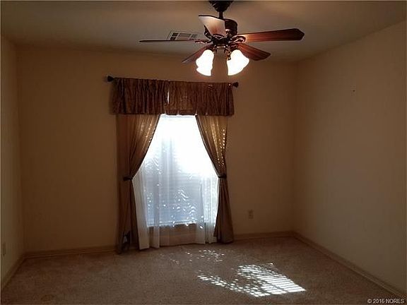 3rd image of 5404 N 32nd St