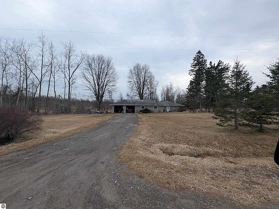 5th image of 4438 Reynolds Rd