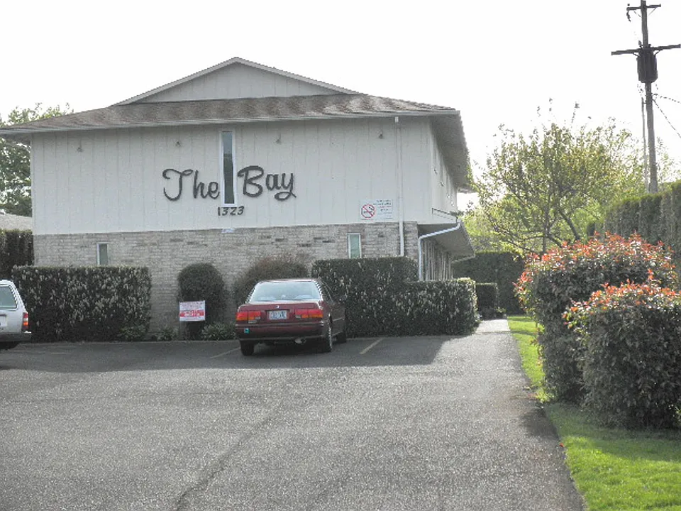 KHK1323 - The Bay