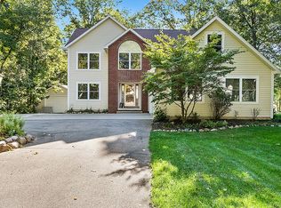 8724 River Bend Dr, Portland, MI 48875