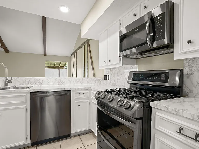 7302 Sevilla Dr — Photo 13