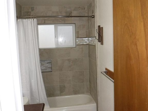 4th image of 955 Creekwood Dr