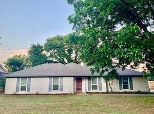 2924 Robindale Ln, Grapevine, TX 76051