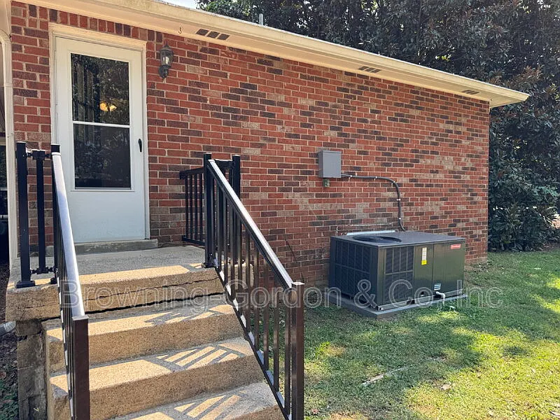 2 bed, 1.0 bath, 800 sqft, $1,950 — Photo 3