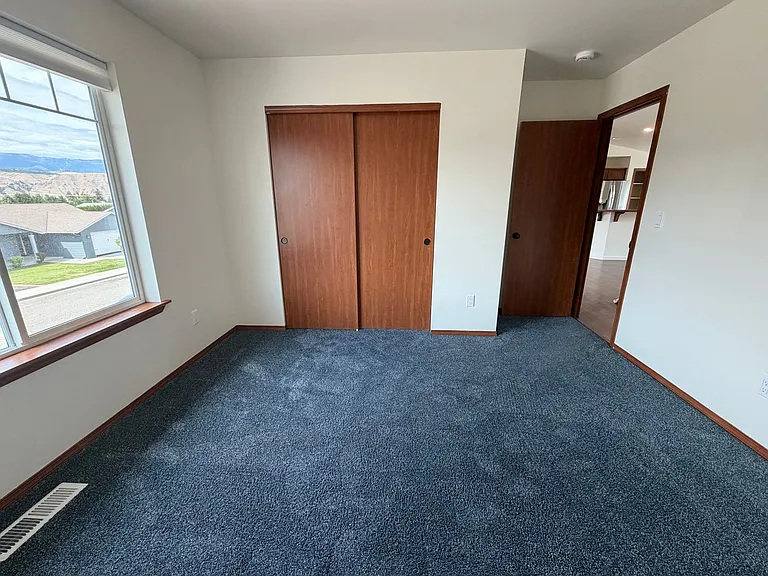 2581 NE Noble Loop — Photo 8