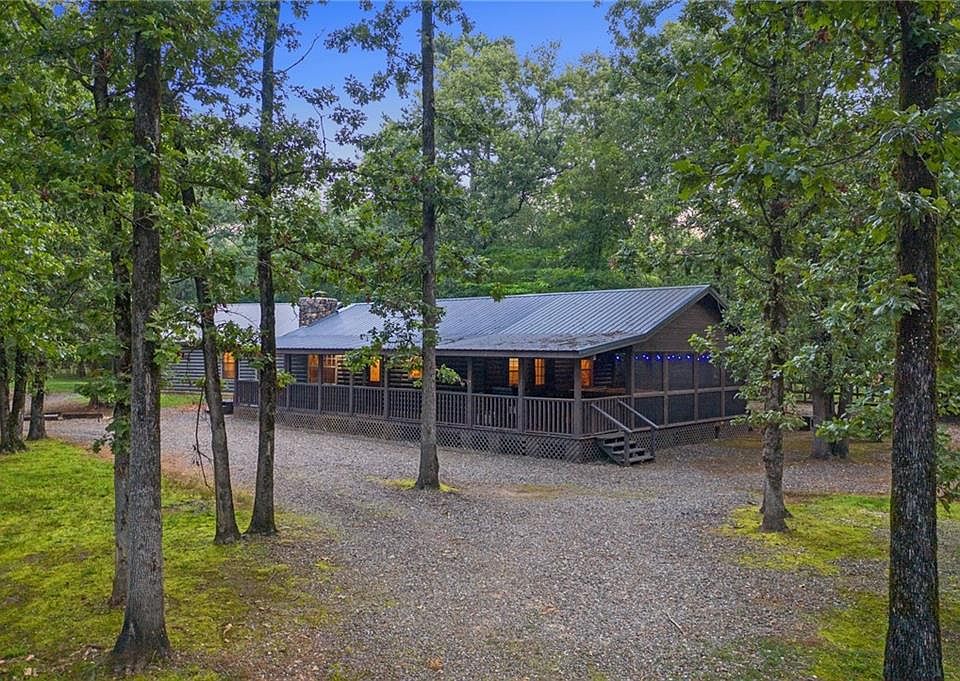1st image of 415 Woodland Cir
