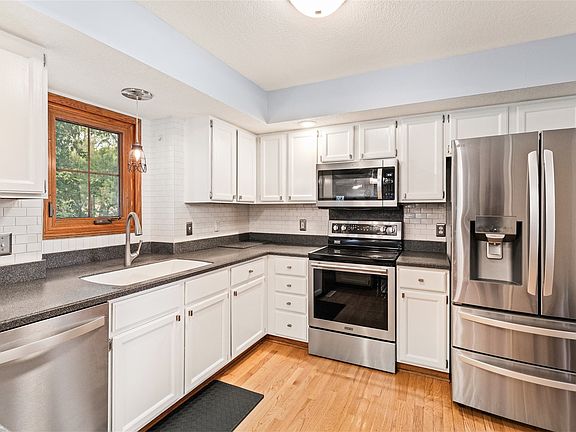 3rd image of 1302 Richard George Dr