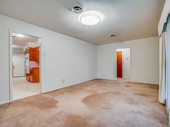 4th image of 415 E Mayfield Blvd