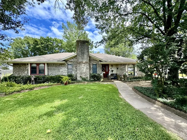1220 N Collegiate Dr, Paris, TX 75460