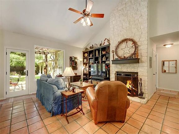 4th image of 121 Betula Dr