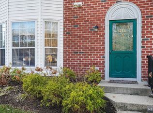 1215 Mulberry Dr, Mahwah, NJ 07430