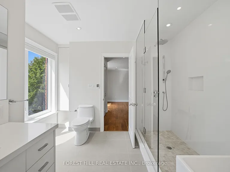52 Shaftesbury Ave — Photo 33