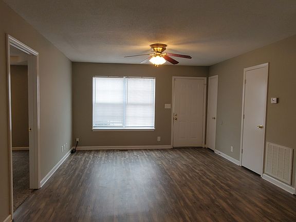 3rd image of 572 Brady Dr