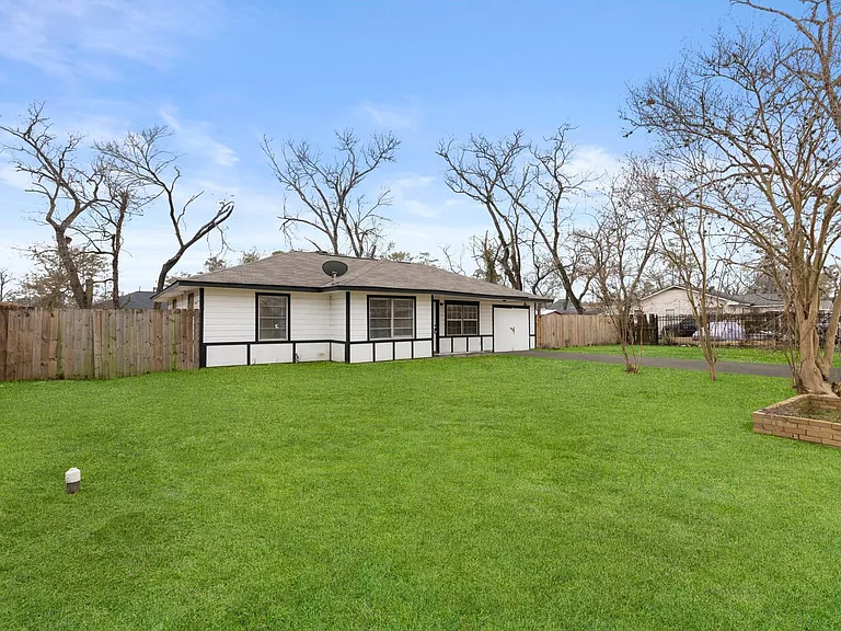 7938 Snowden St — Photo 2