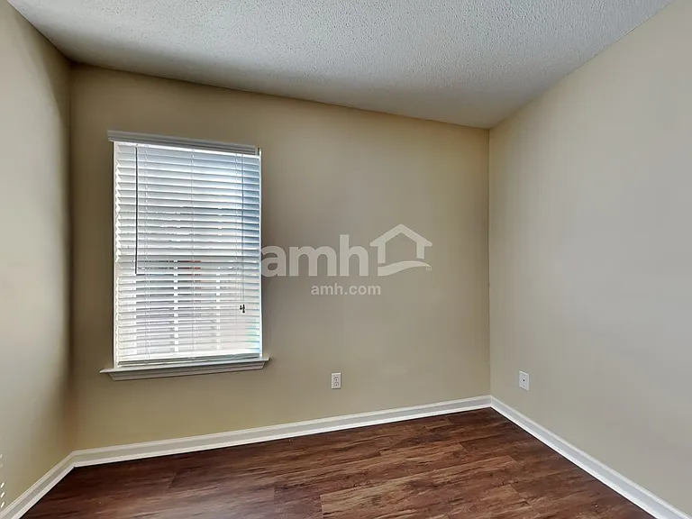 117 W Tisbury Ln — Photo 15
