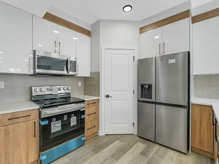 12021 95a St NW — Photo 25