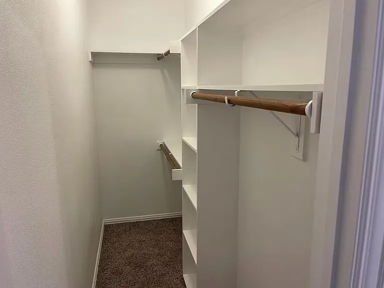947 Sylvia St — Photo 3