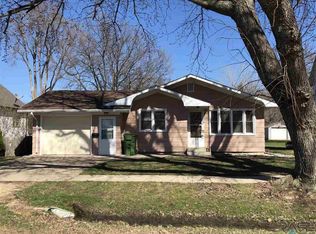 528 S Poplar St, Freeman, SD 57029