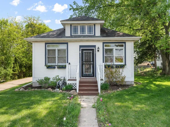 1172 Charlton St, West Saint Paul, MN 55118