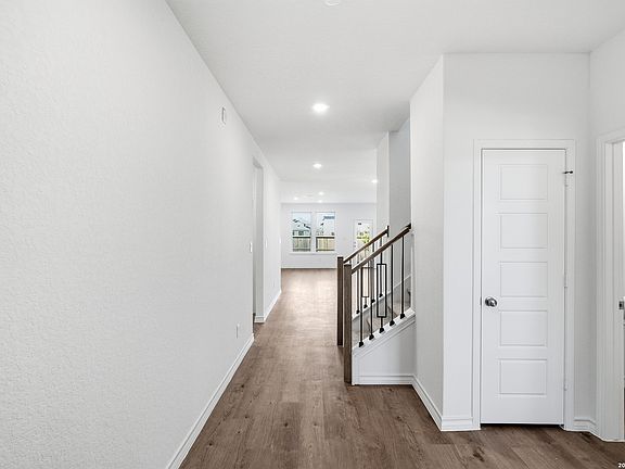 3rd image of 506 Nightingale Avenue