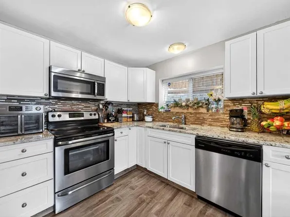 2117 E 16th St SW #11, Calgary, AB T2T 4E5