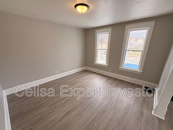 3rd image of 425 Greenlawn Ave