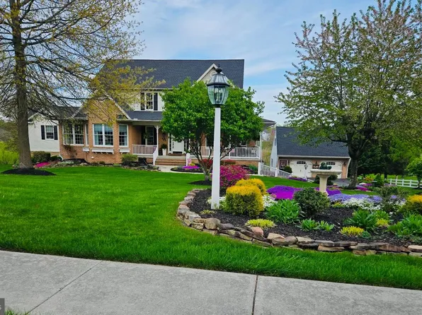 1709 Country Manor Dr, York, PA 17408