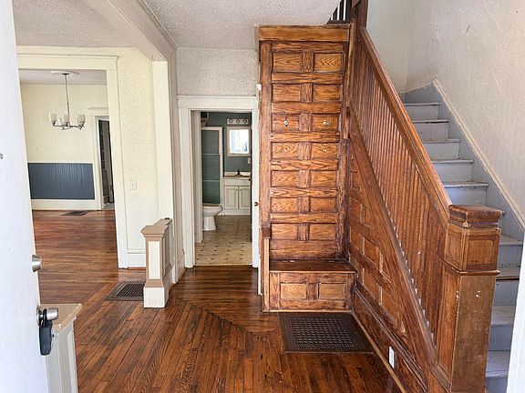 3rd image of 1028 Woodbridge St