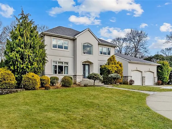 10 Ridgevale Ct, Cranston, RI 02921