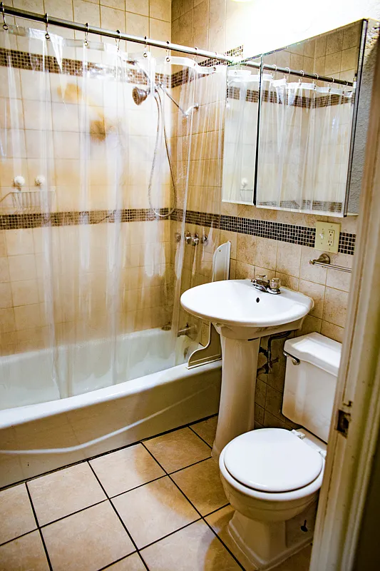 7 bed, $3,850 — Photo 2
