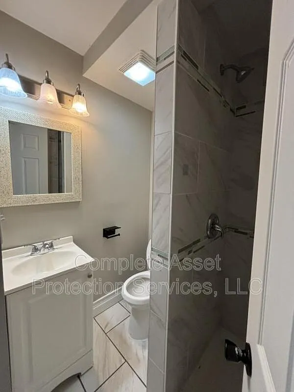 3 bed, 1.5 bath, 1003 sqft, $1,425 — Photo 3