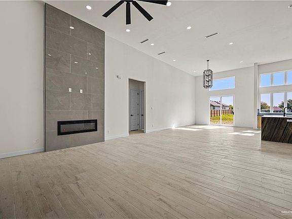 3rd image of 3024 N Adler Ave
