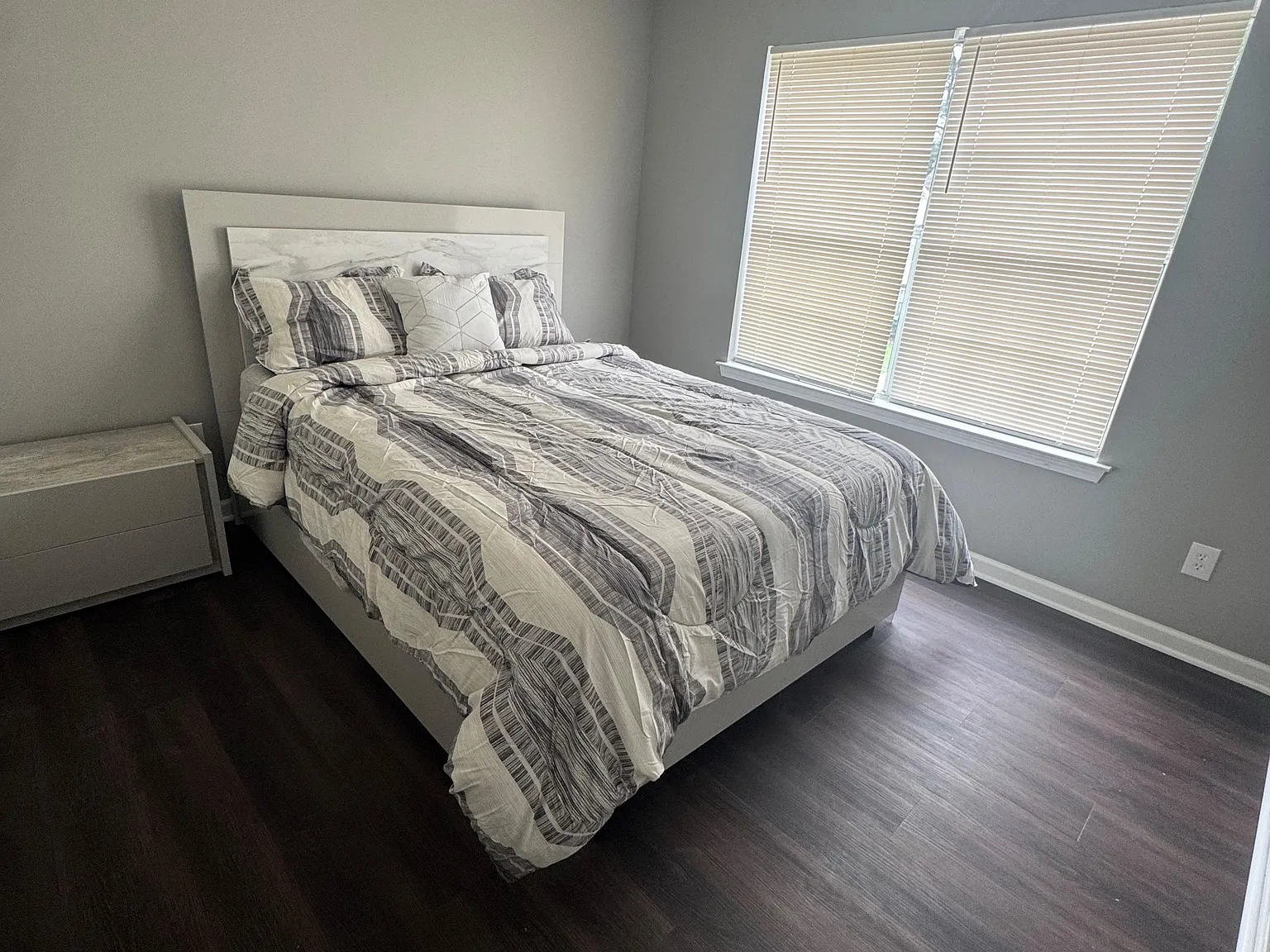 4 bed, 3.0 bath, 2052 sqft, $910 — Photo 2