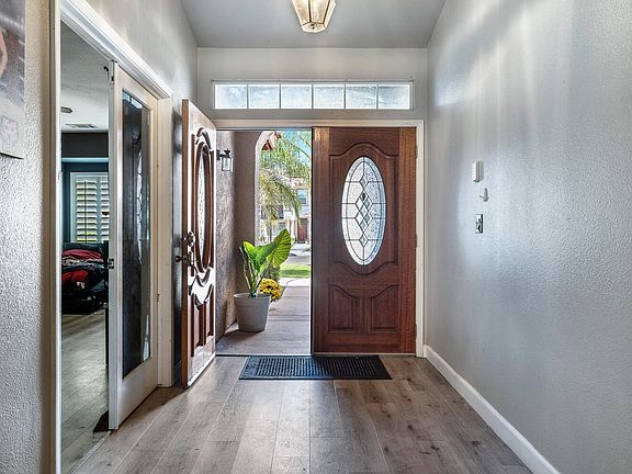 4th image of 2649 Hillcrest Street