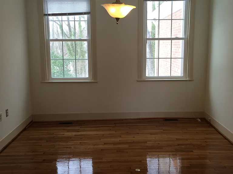 534 Logan St — Photo 5