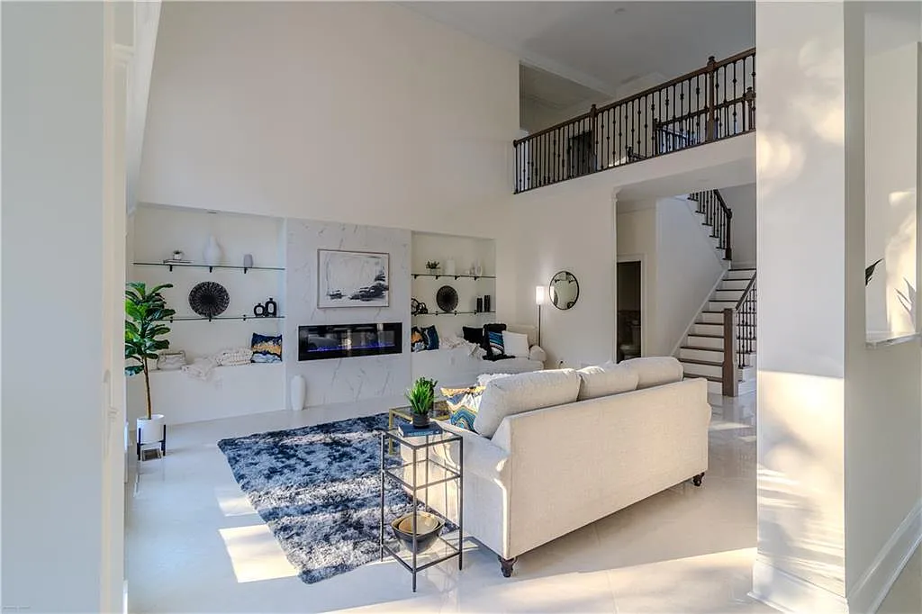 6 bed, 4.5 bath, 5505 sqft, $8,500 — Photo 4