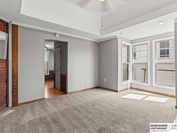 3rd image of 318 2nd Ave