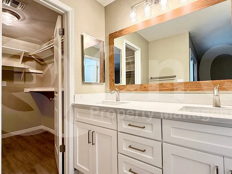 827 N 86th Way — Photo 23