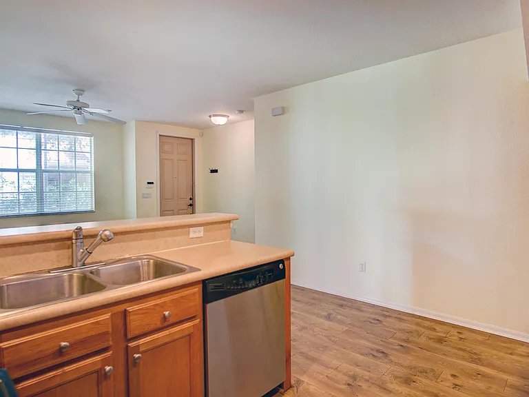 1020 E Longport Cir #F2 — Photo 10