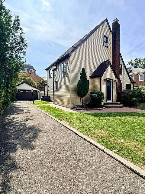 1st image of 16 Chelsea Pl