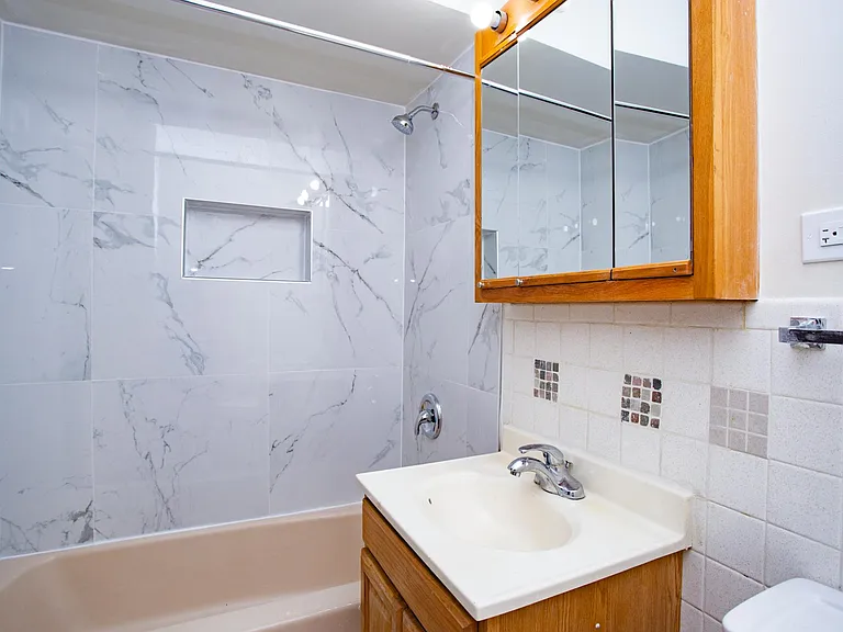 10483 Touhy Ave #2W — Photo 12