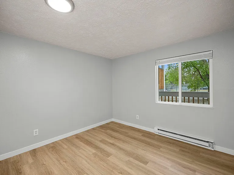 River Court Apartments - Updated Units With A View! — Photo 20