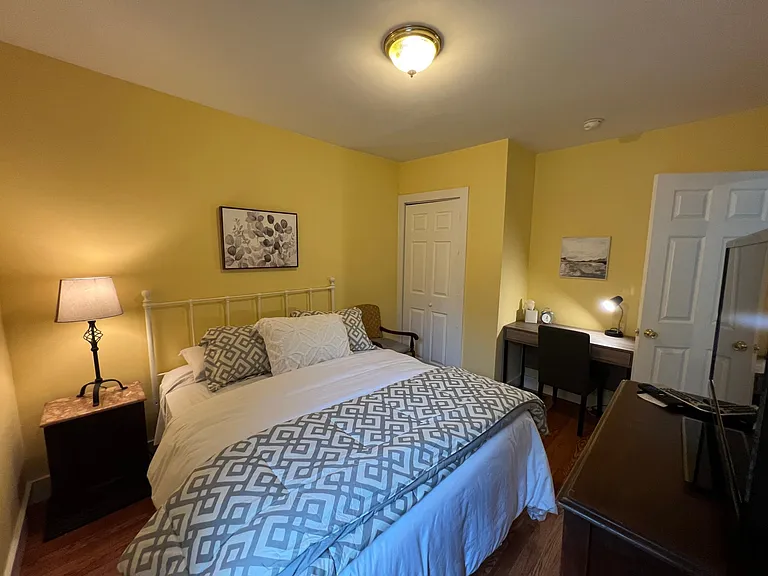 72 College St #10 — Photo 3