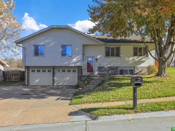 705 S 153rd Cir, Omaha, NE 68154