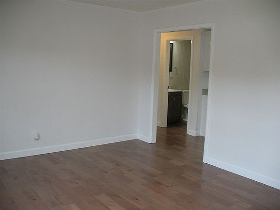 4th image of 338 Euclid Ave