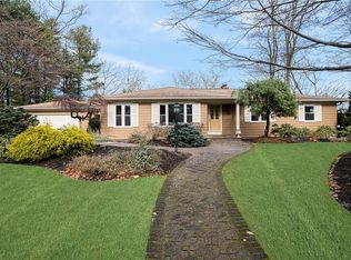 24 Maplecrest Dr, Smithfield, RI 02828