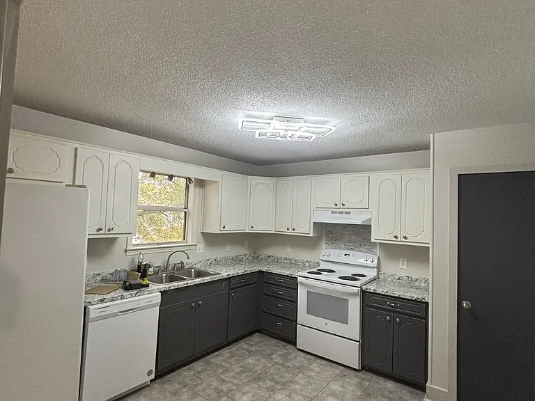113 Moss Ln — Photo 10