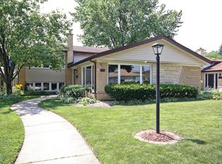 4525 W 101st Pl, Oak Lawn, IL 60453
