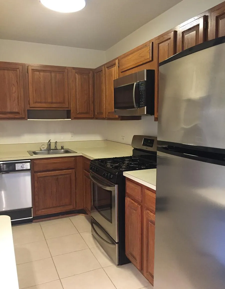 1 bed, 759 sqft, $1,895 — Photo 4