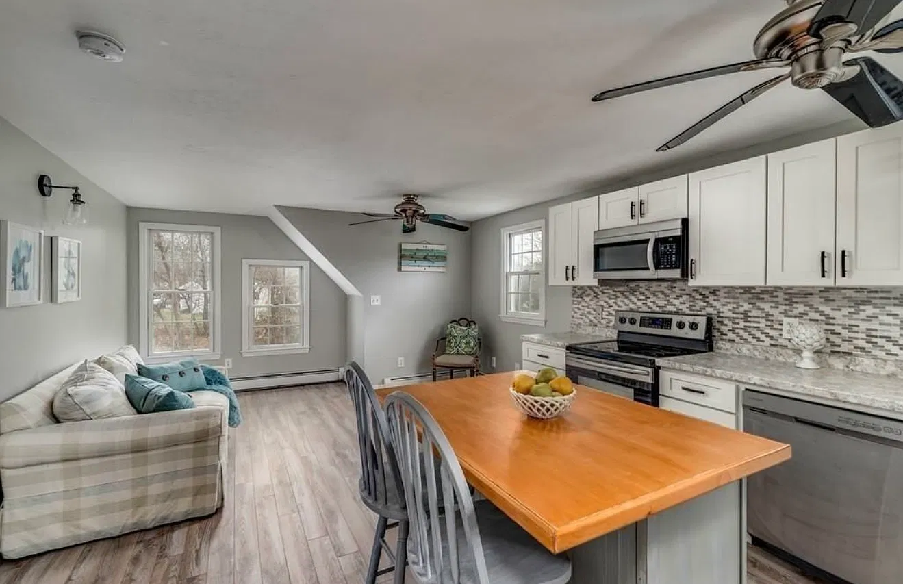 107 Winding Way — Photo 2